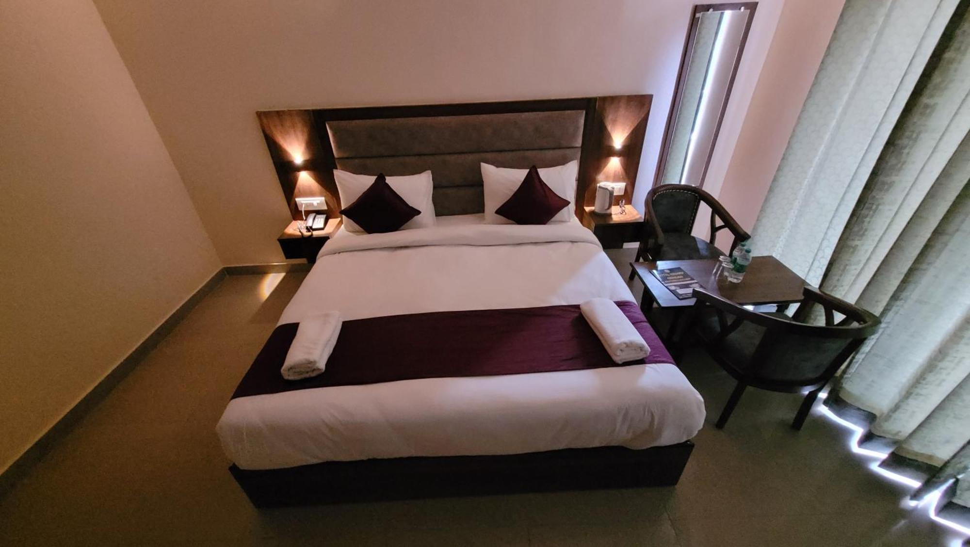 רישיקש Hotel Keshav Nandan By The Shivaay מראה חיצוני תמונה