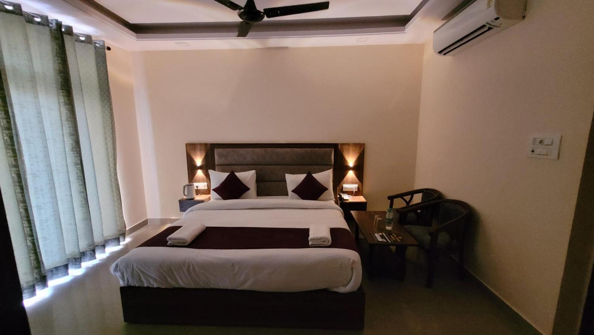 רישיקש Hotel Keshav Nandan By The Shivaay מראה חיצוני תמונה