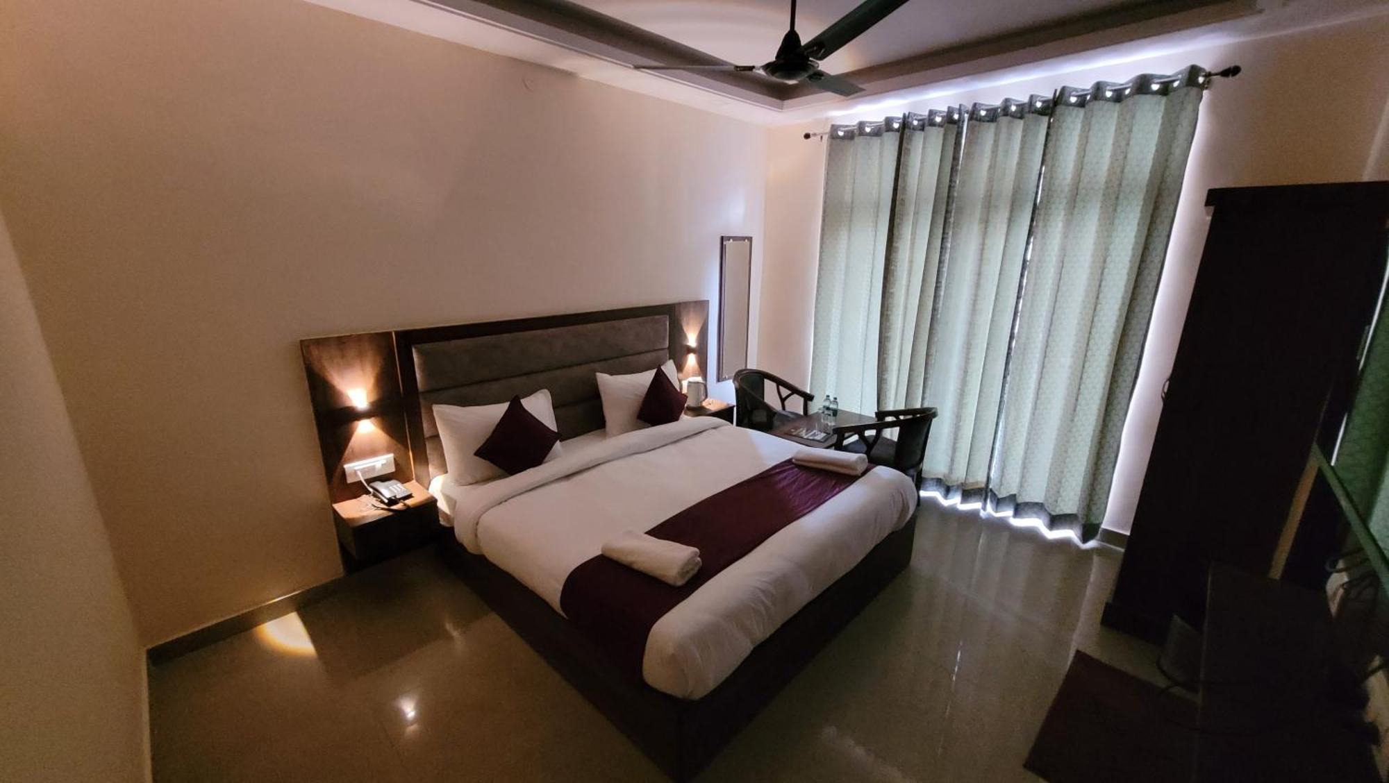 רישיקש Hotel Keshav Nandan By The Shivaay מראה חיצוני תמונה