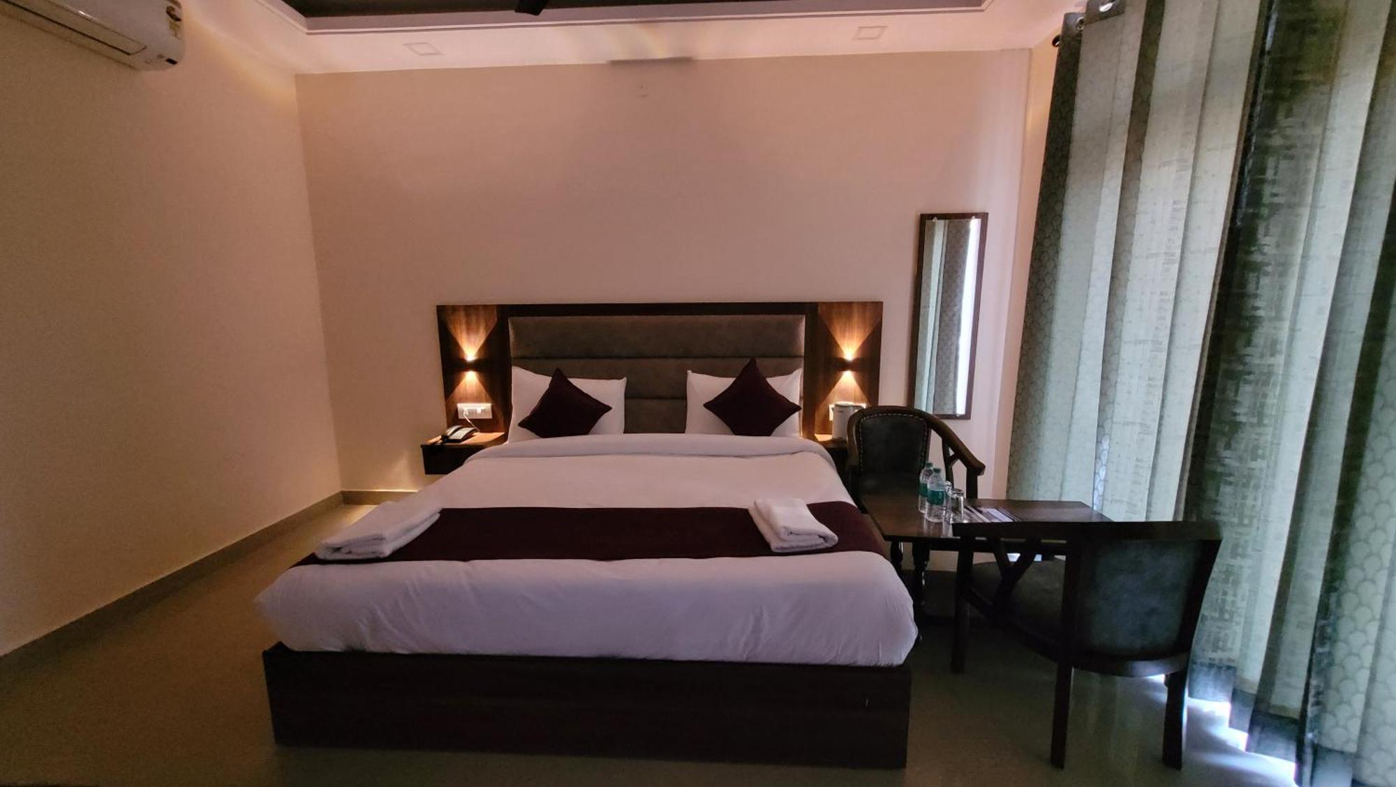 רישיקש Hotel Keshav Nandan By The Shivaay מראה חיצוני תמונה