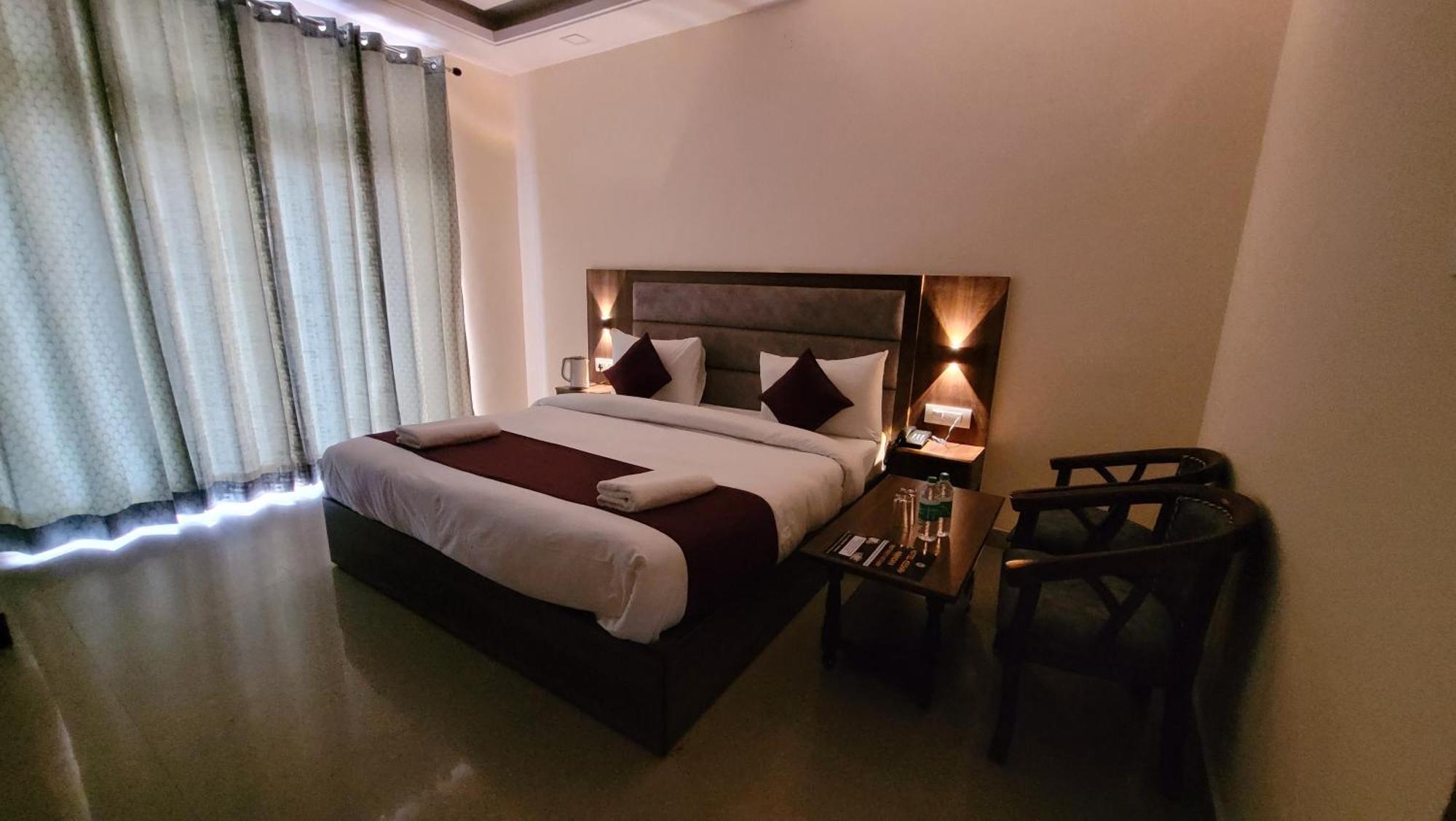 רישיקש Hotel Keshav Nandan By The Shivaay מראה חיצוני תמונה
