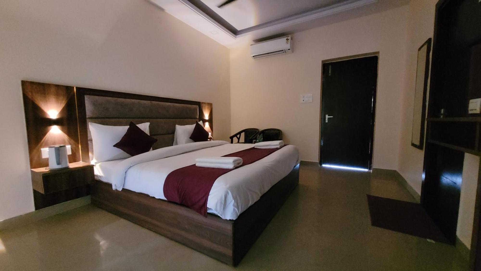 רישיקש Hotel Keshav Nandan By The Shivaay מראה חיצוני תמונה
