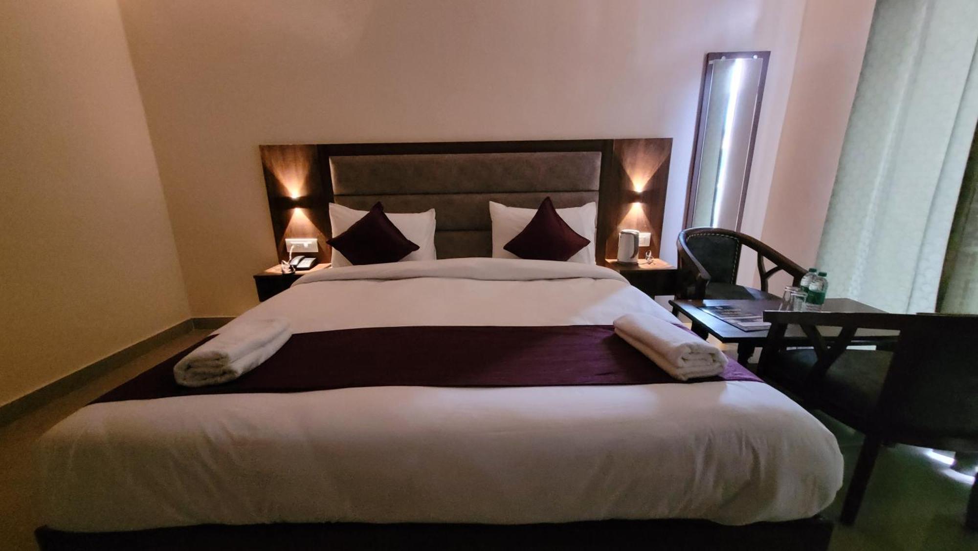 רישיקש Hotel Keshav Nandan By The Shivaay מראה חיצוני תמונה