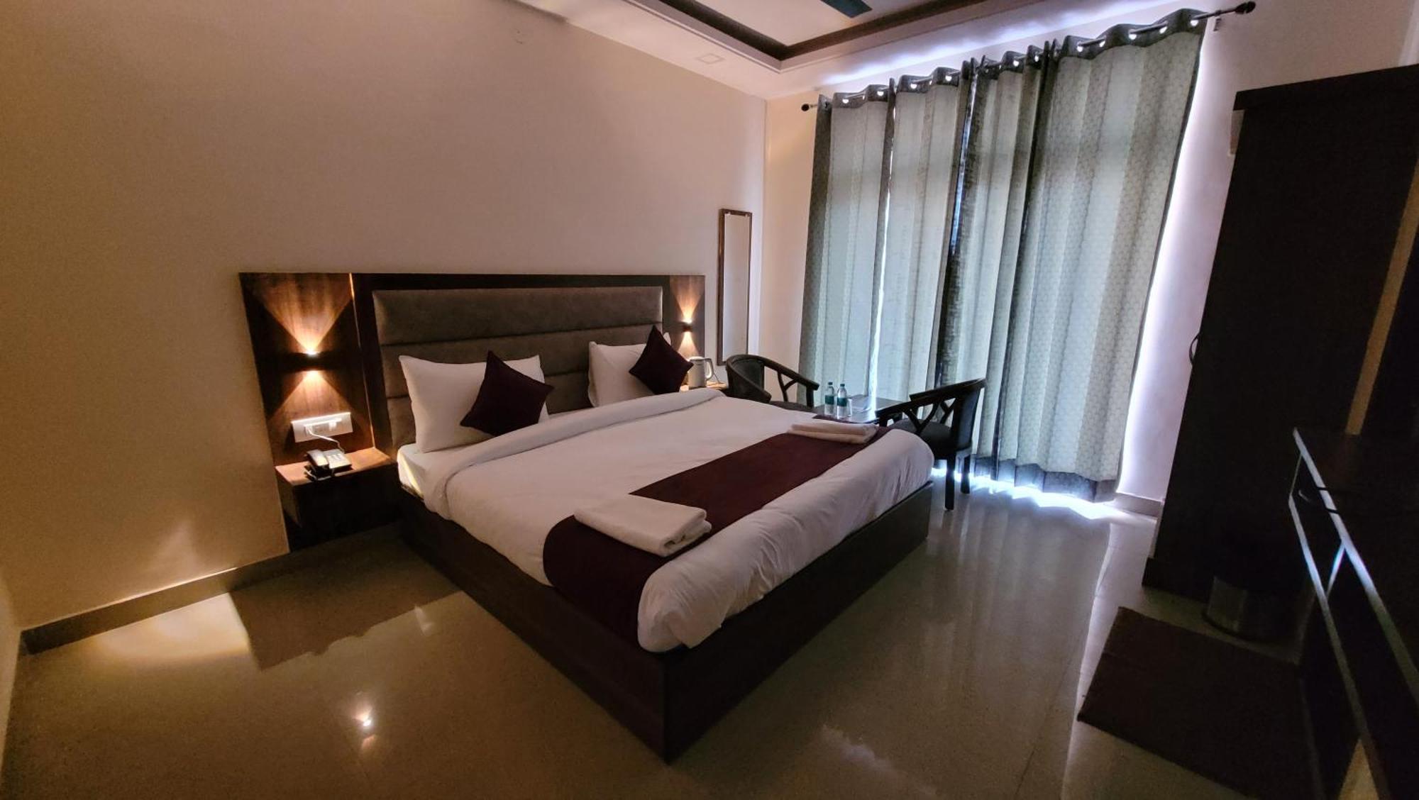 רישיקש Hotel Keshav Nandan By The Shivaay מראה חיצוני תמונה
