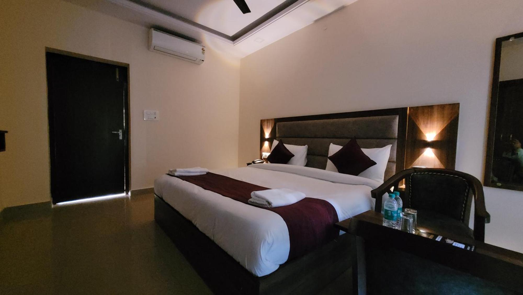 רישיקש Hotel Keshav Nandan By The Shivaay מראה חיצוני תמונה