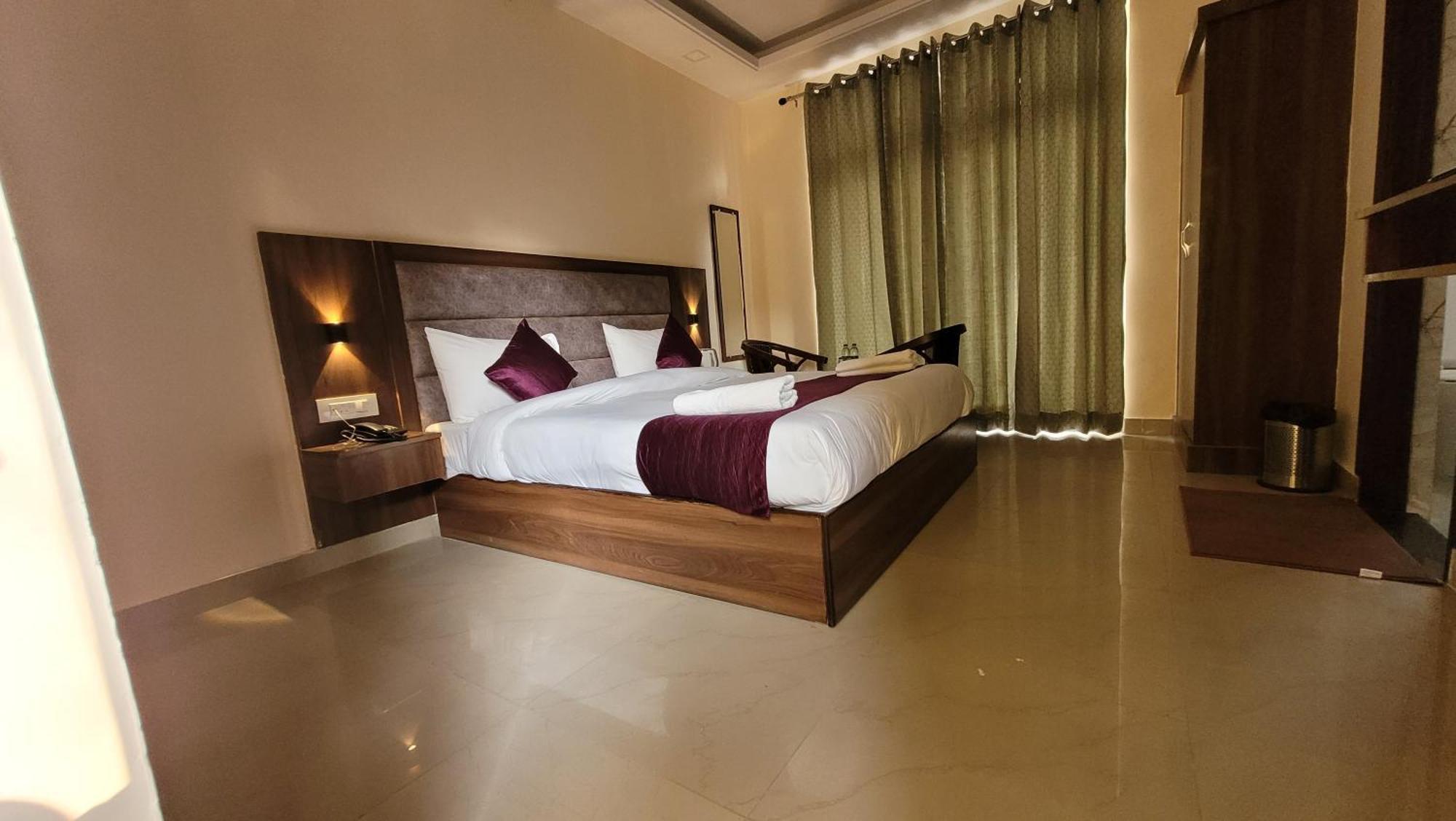 רישיקש Hotel Keshav Nandan By The Shivaay מראה חיצוני תמונה