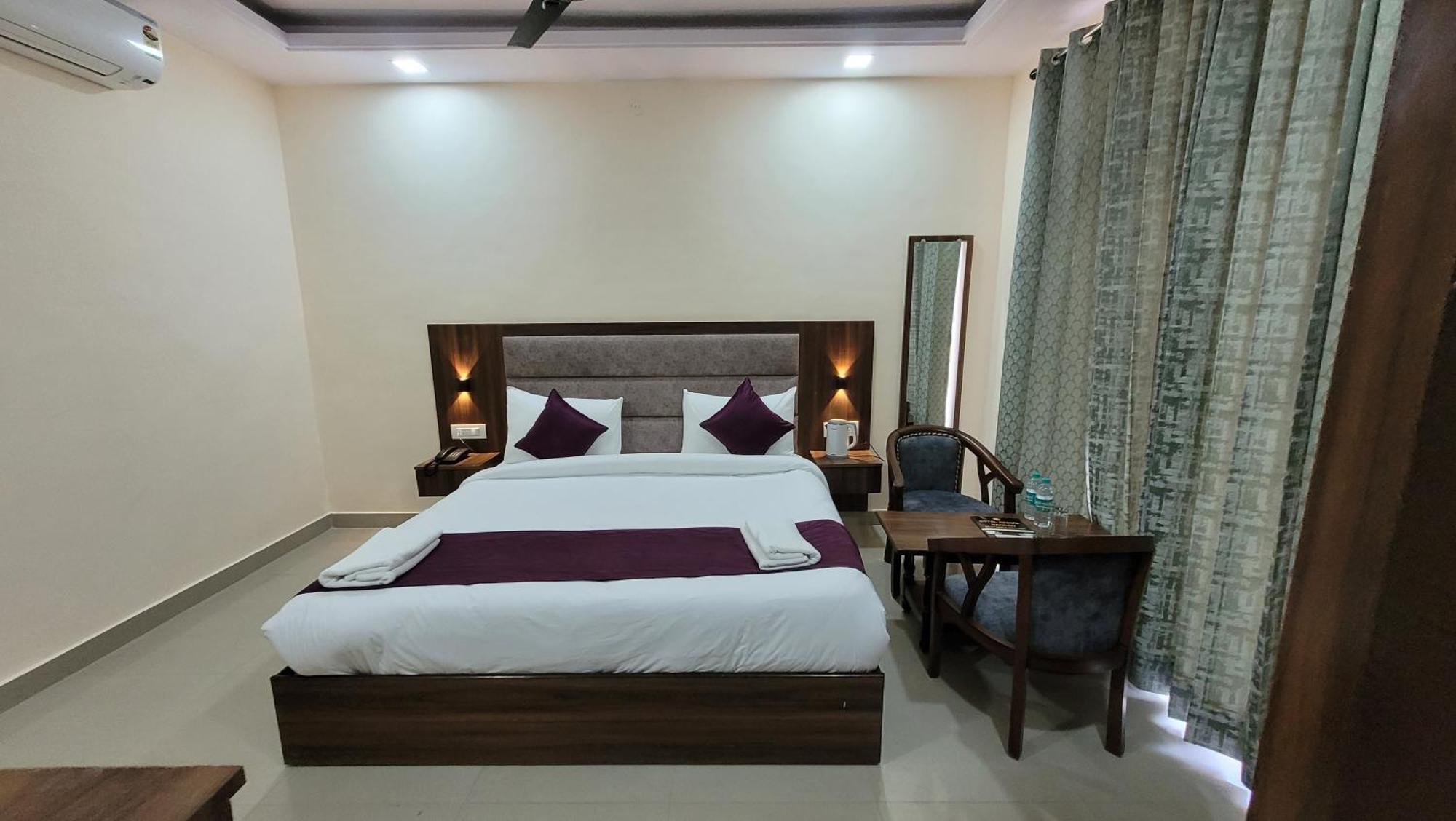רישיקש Hotel Keshav Nandan By The Shivaay מראה חיצוני תמונה