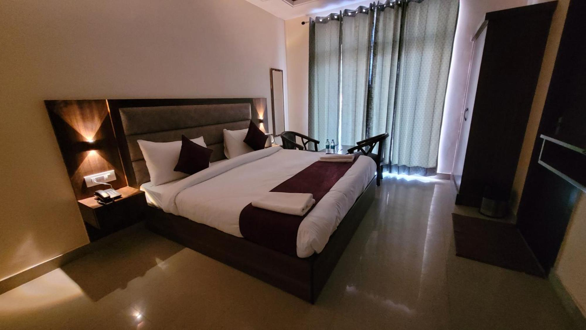 רישיקש Hotel Keshav Nandan By The Shivaay מראה חיצוני תמונה