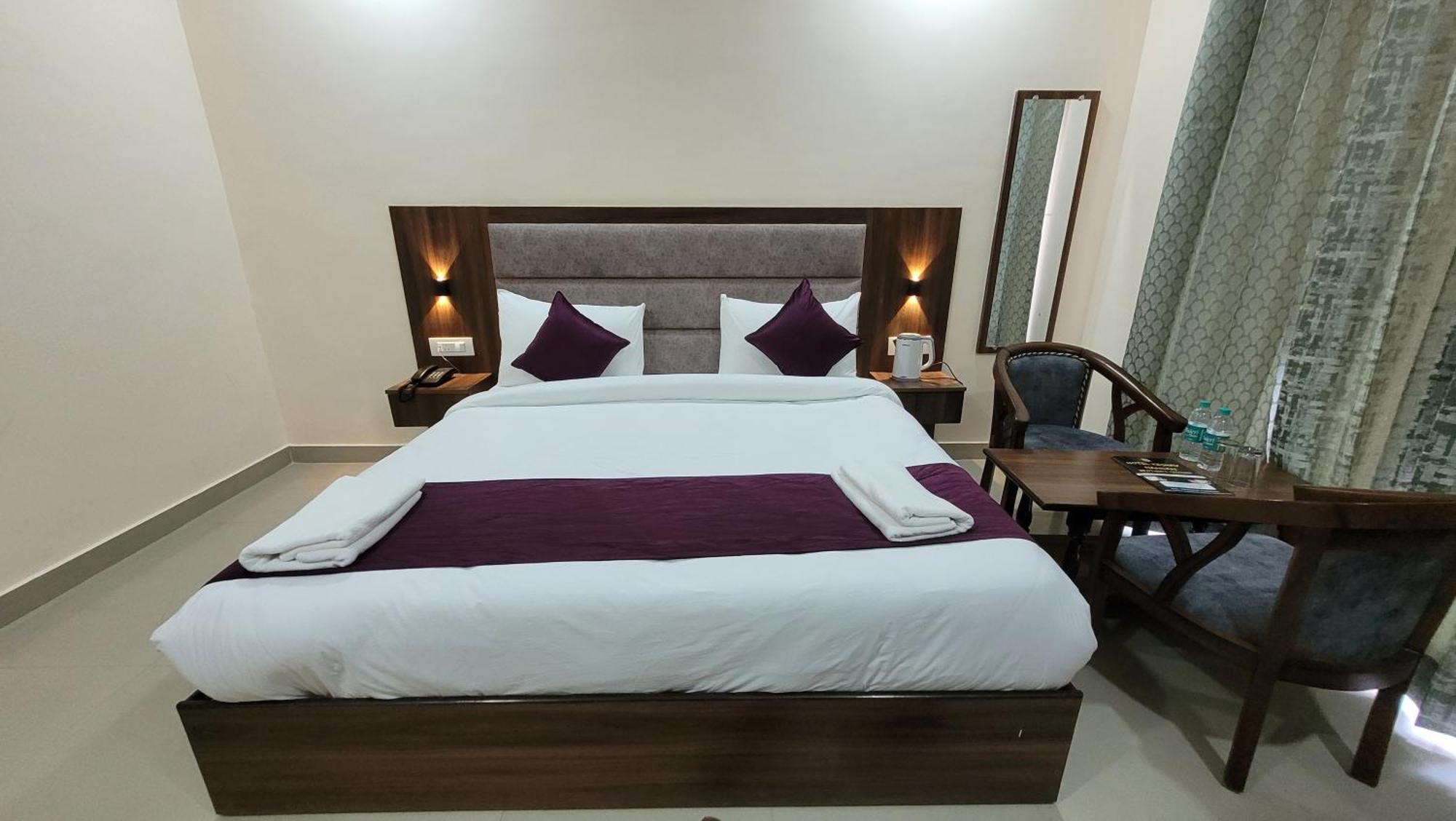 רישיקש Hotel Keshav Nandan By The Shivaay מראה חיצוני תמונה