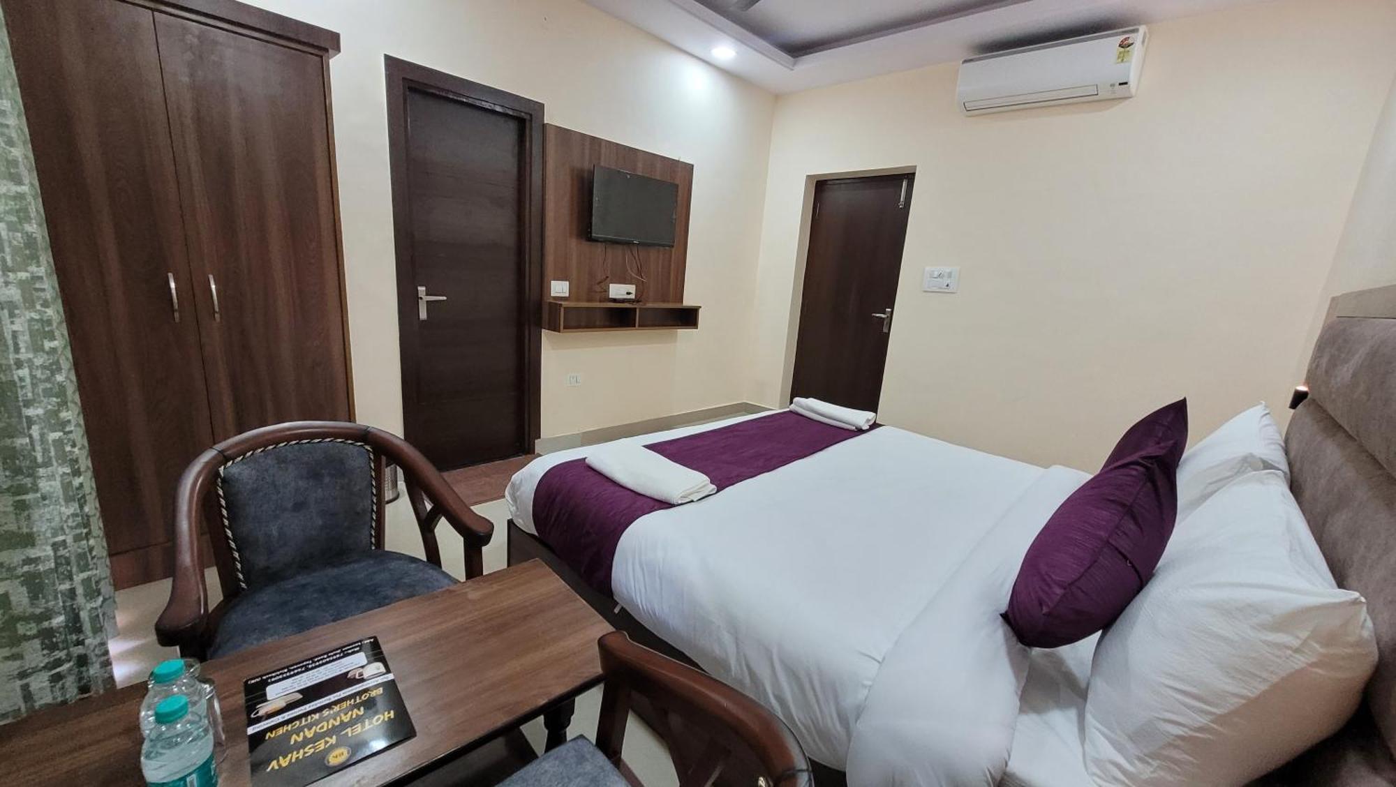 רישיקש Hotel Keshav Nandan By The Shivaay מראה חיצוני תמונה