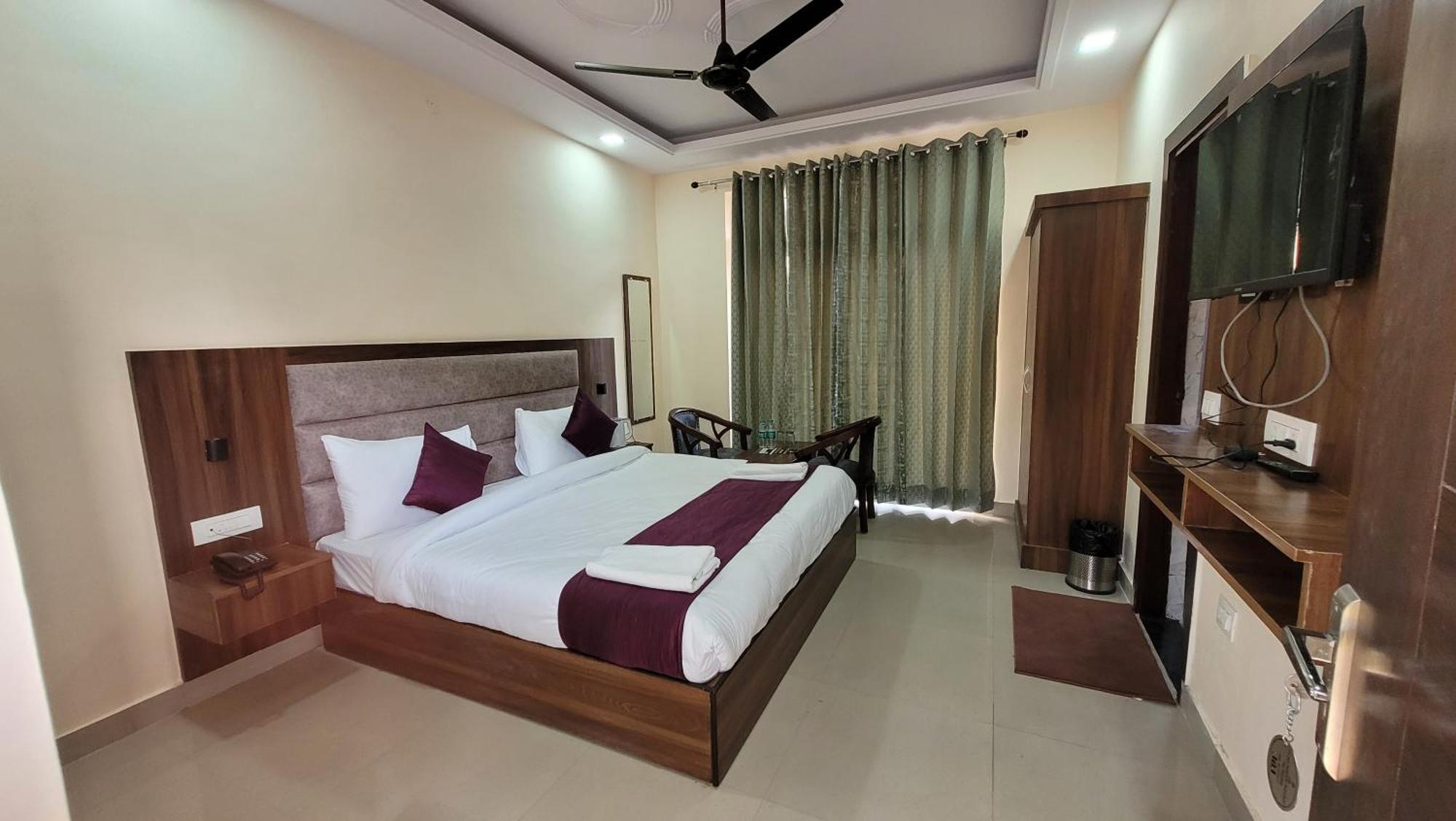 רישיקש Hotel Keshav Nandan By The Shivaay מראה חיצוני תמונה