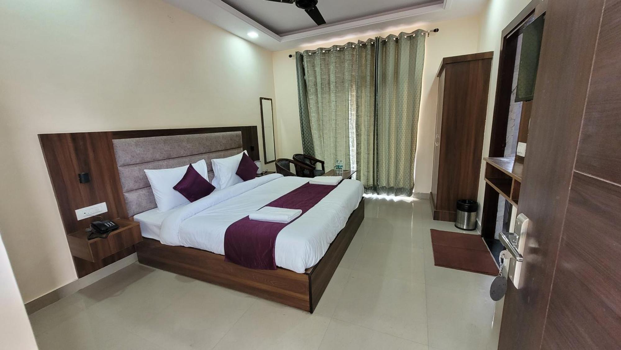 רישיקש Hotel Keshav Nandan By The Shivaay מראה חיצוני תמונה