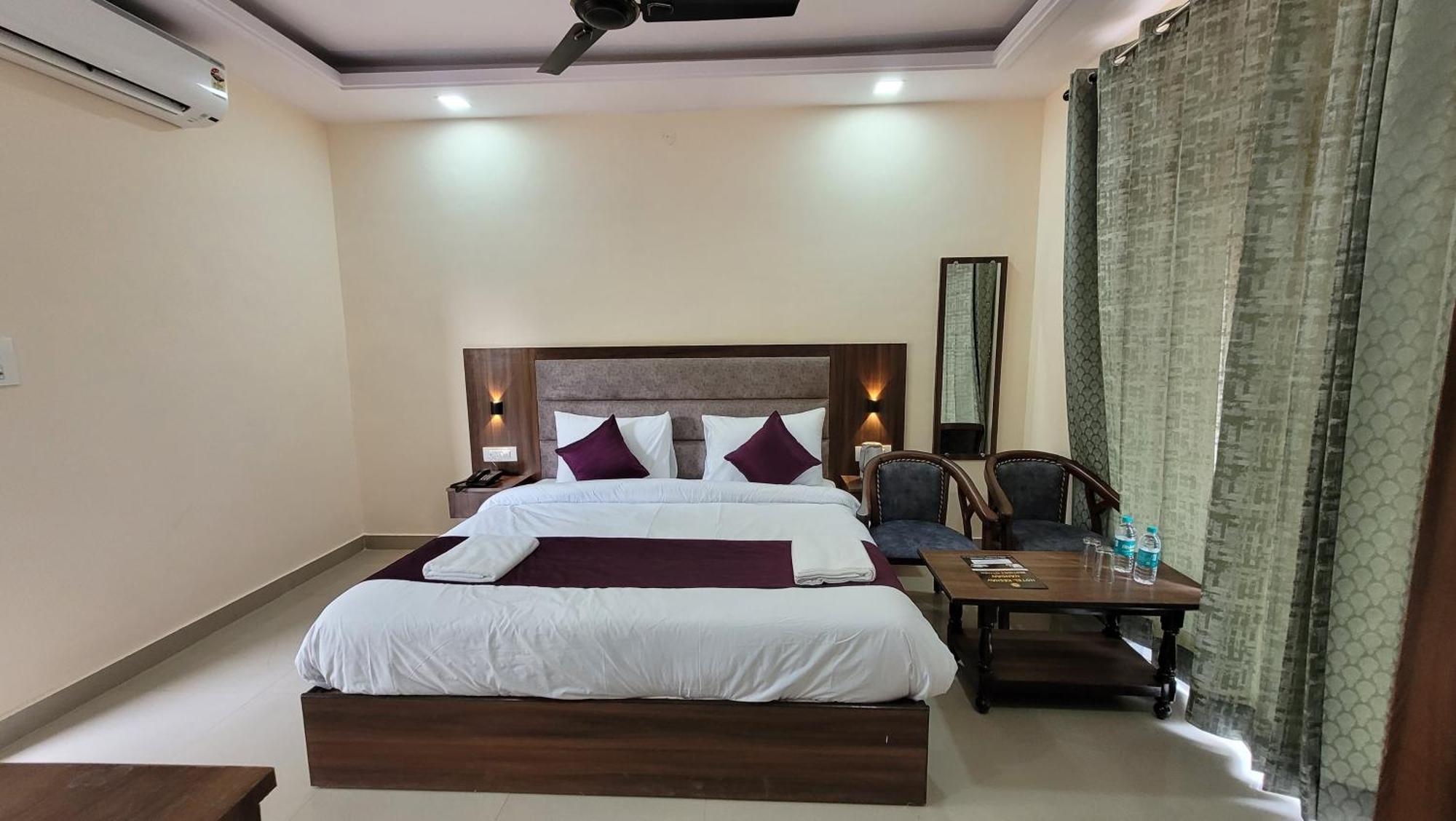 רישיקש Hotel Keshav Nandan By The Shivaay מראה חיצוני תמונה